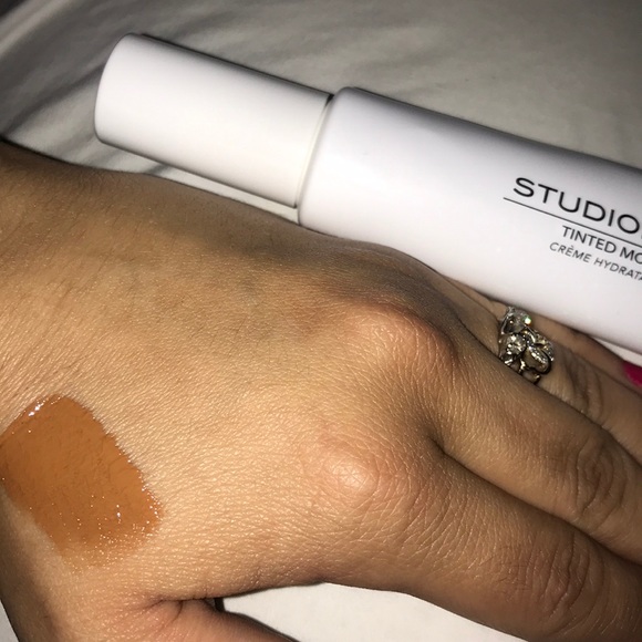 STUDIO MAKEUP TINTED MOISTURIZER - Picture 2 of 5